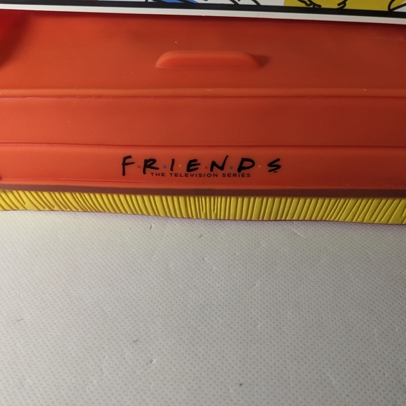 NEW- FRIENDS Sofa Cell Phone Stand Cell Phone Organization Compatible w/ iPhones - Picture 2 of 7